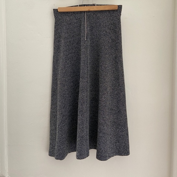 H&M A-Line fall/winter skirt midi length 29inch. Waist 28inch - Picture 2 of 5